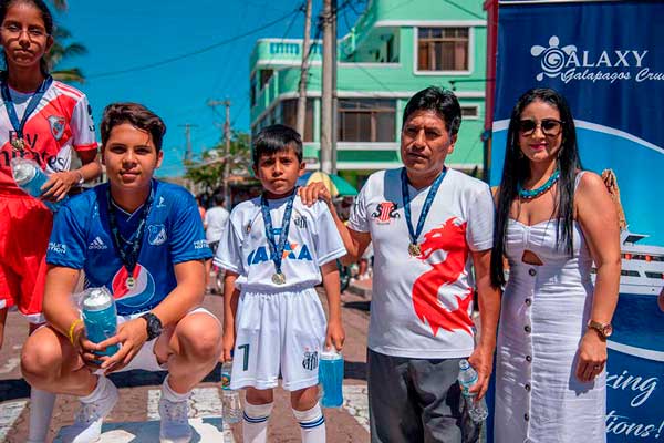 Galapagos schools Galo Plaza solidarity support
