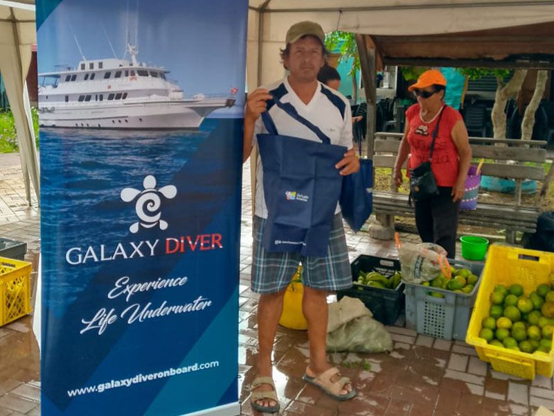 Members of Patitas Azules promoting environmental awareness by collecting garbage in the Galapagos Islands